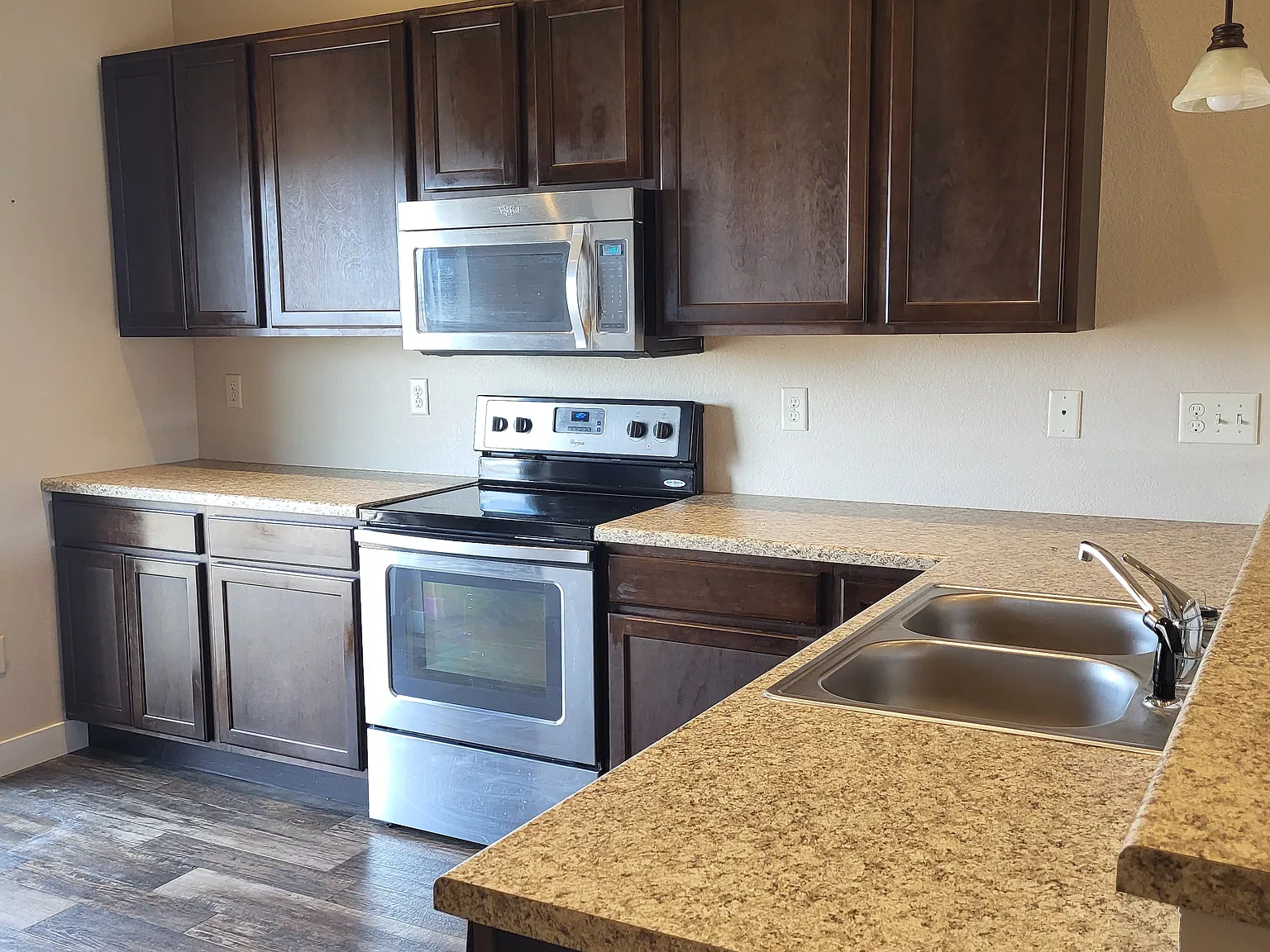 2 bed, 1205 sqft, $1,550 — Photo 2