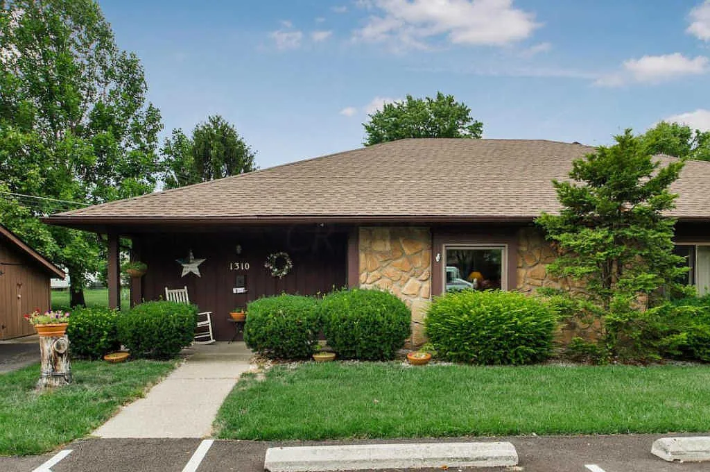 1310 Yorkland Rd photo 1
