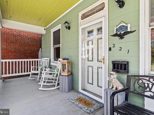 221 Main St, New Windsor, MD 21776