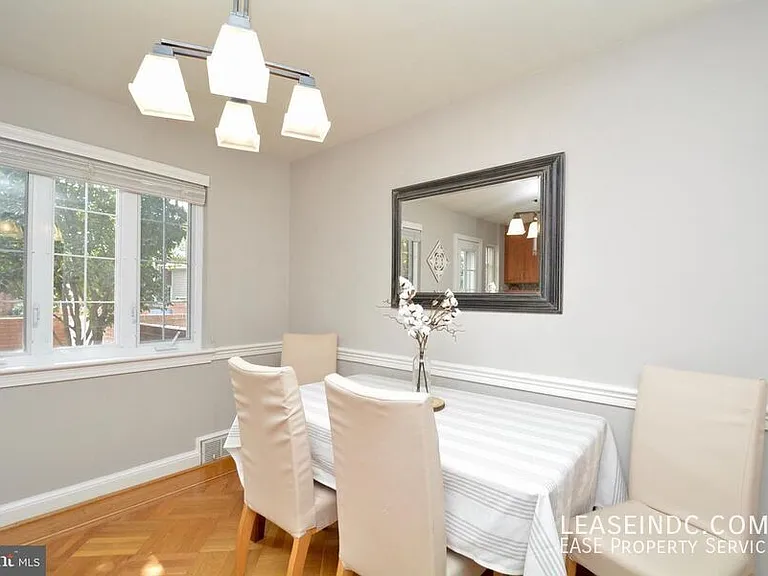 704 Devon Pl — Photo 8