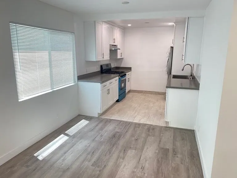 4324 Ventura Canyon Ave — Photo 9