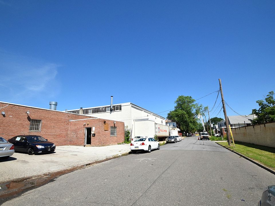1st image of 6 Roberta Ave