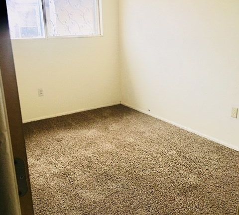 5th image of 814 Snyder St