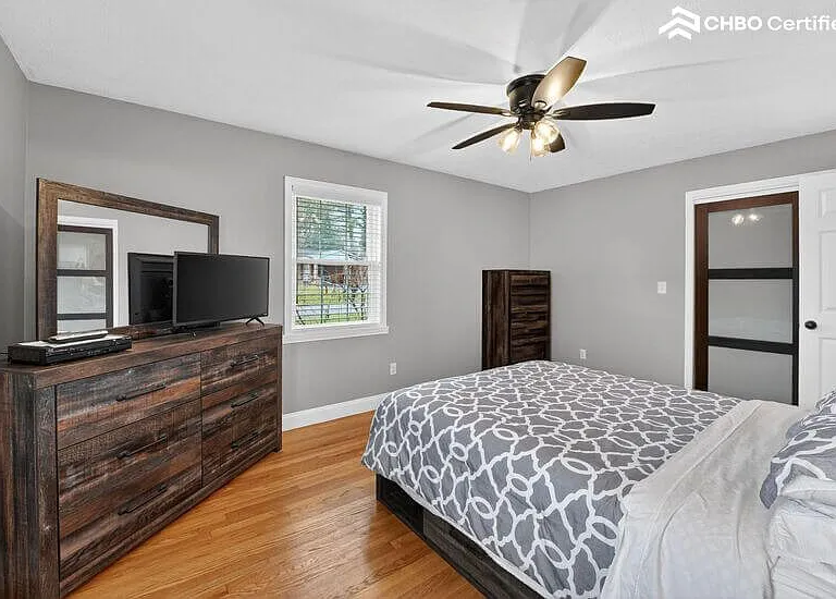 2136 Collins St — Photo 24