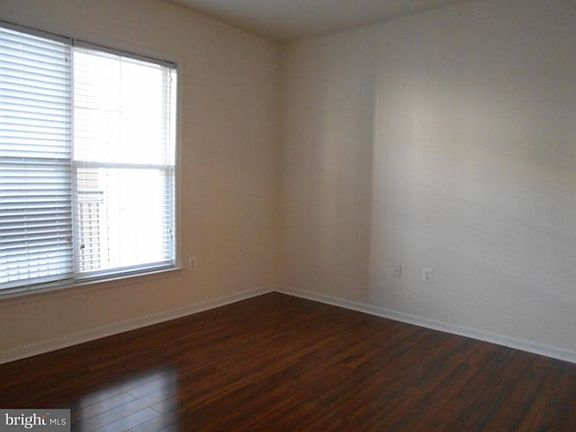 5th image of 3820 Lightfoot St Unit 317