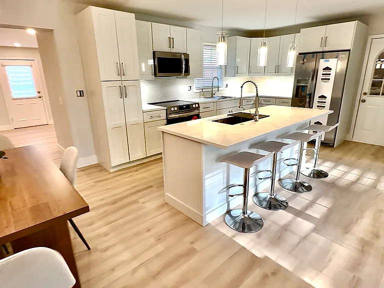 1605 Ivy Dr — Photo 6