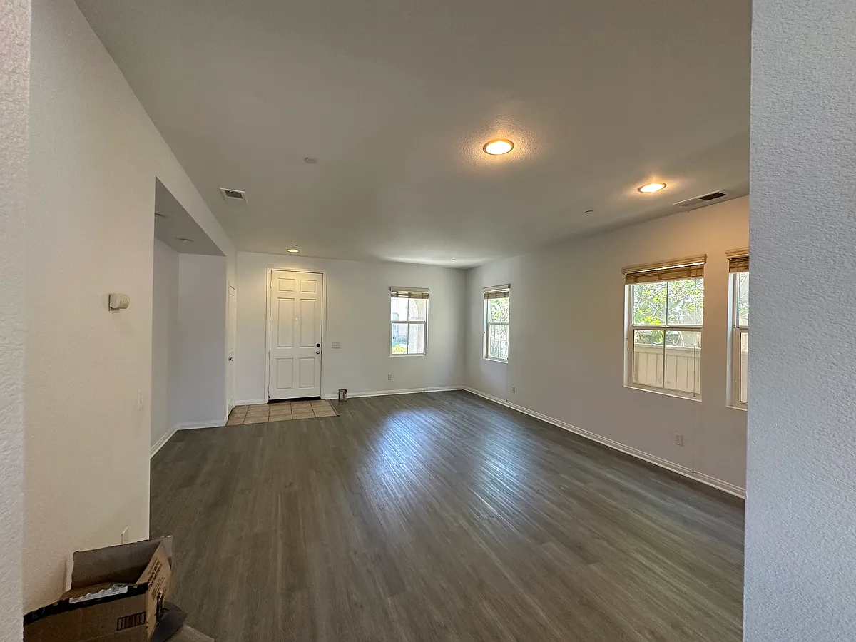 Building Photo - 1681 Julia Way