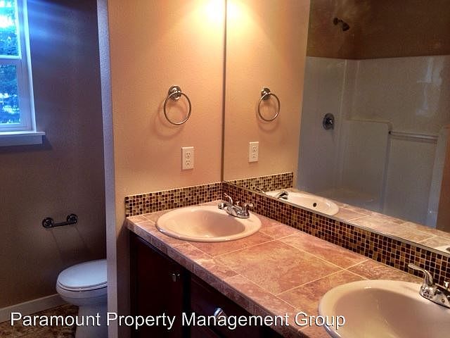 1st image of 780 Courage Ct SE