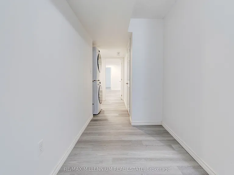 481 Bessborough Dr — Photo 9