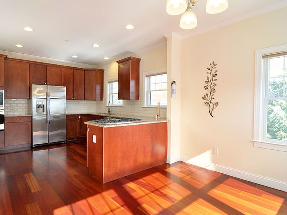 5th image of 284 Church St #284