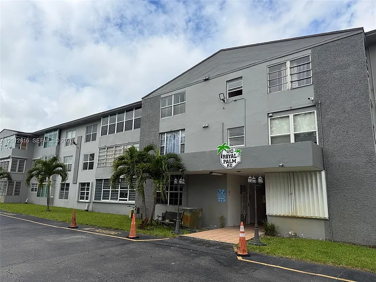 120 Royal Palm Rd #301 — Photo 1
