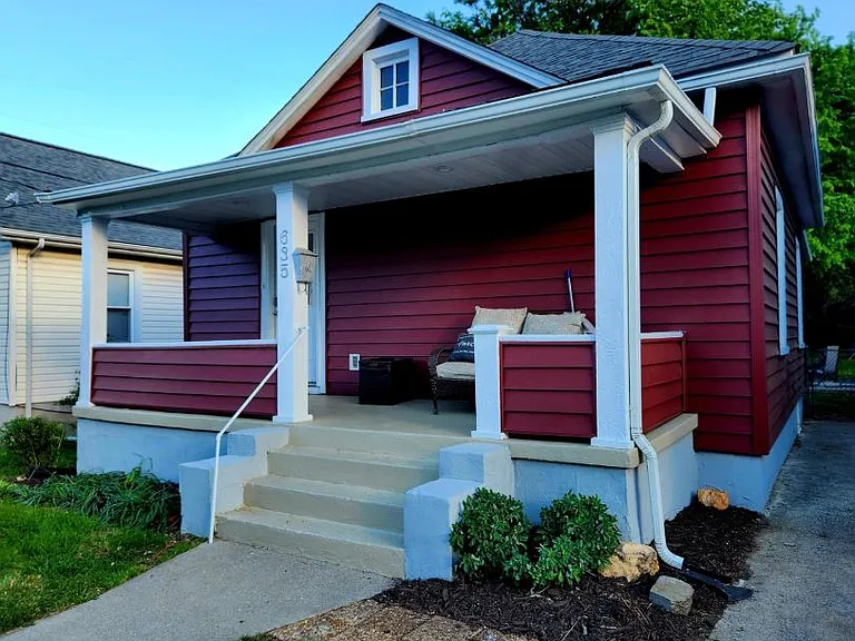 635 Mountain Ave SE — Photo 1