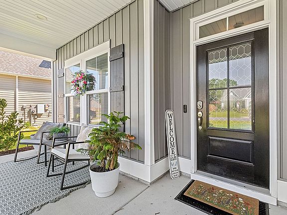 3rd image of 37 W Weatherbee Way