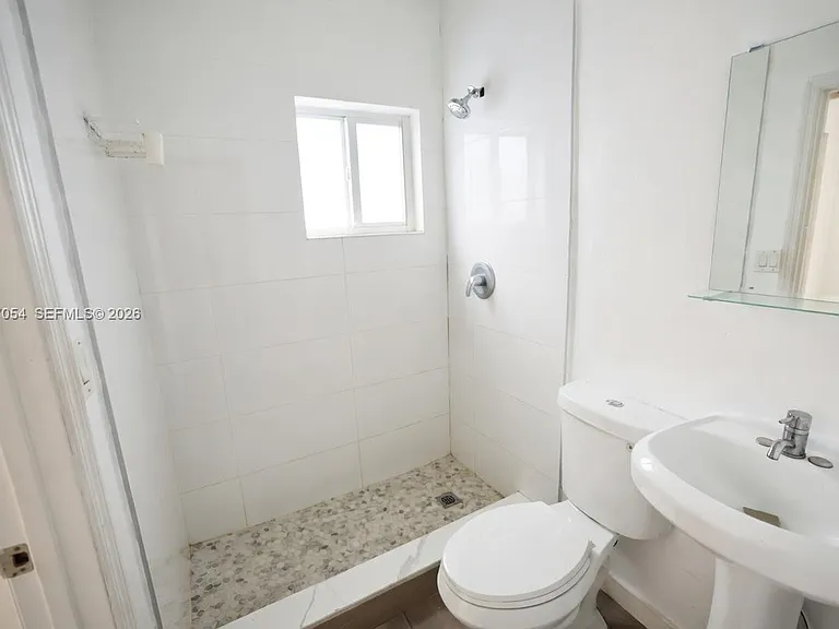 572 NE 67th St #5 — Photo 8