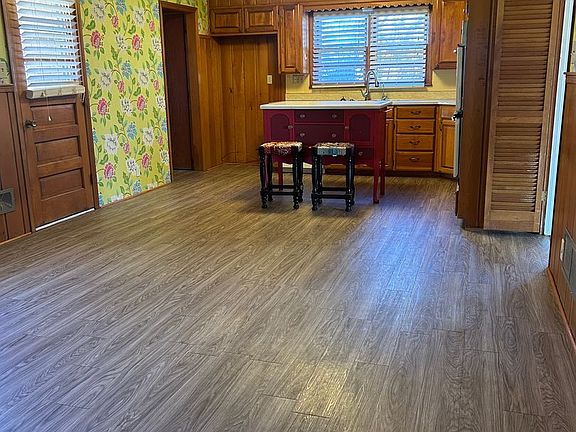 5th image of 3600 S Lamar St