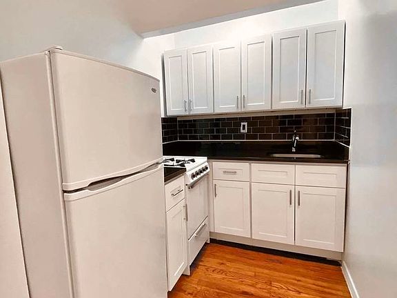 3rd image of 243 W 21st St APT 2D