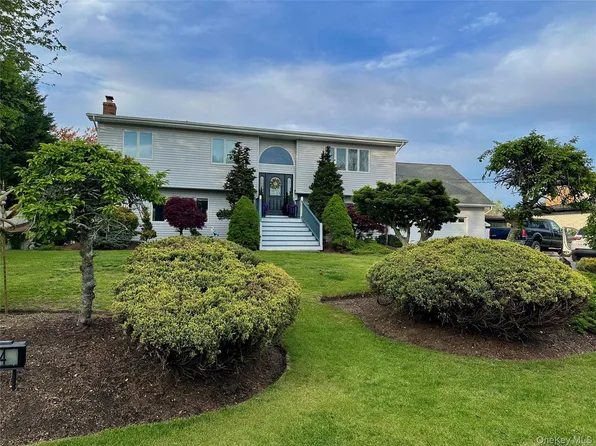 24 Biltmore Avenueext Avenue, Oakdale, NY 11769