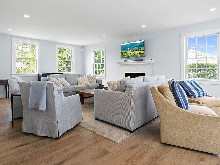 71 Cliff Rd — Photo 3