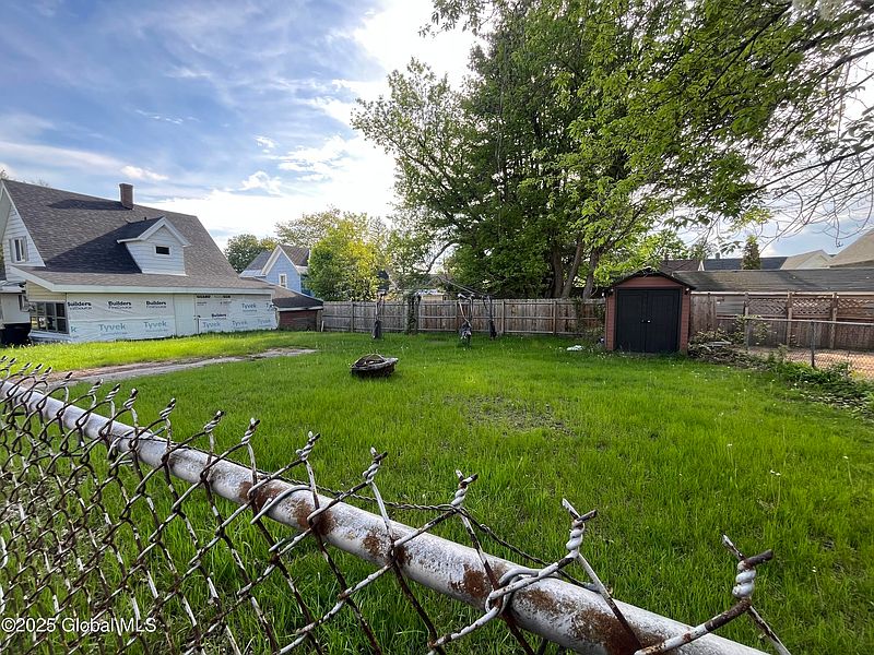 3rd image of 31 Eagle Street