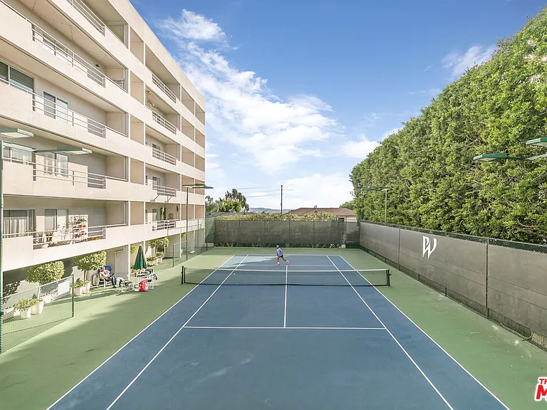 1131 Alta Loma Rd #306 — Photo 23