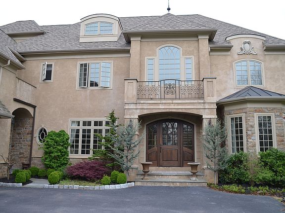 2nd image of 782 Clovelly Ln