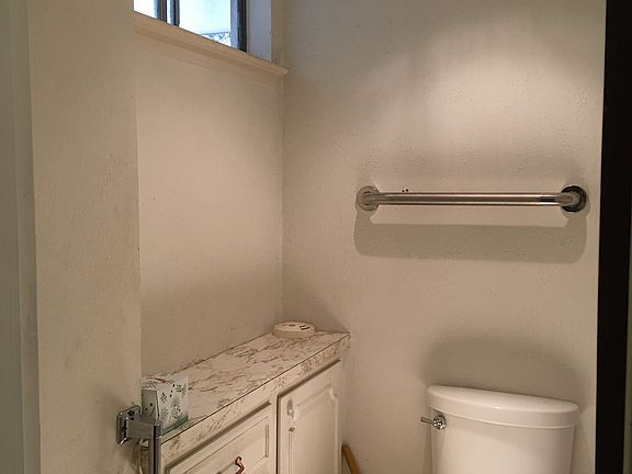 2nd image of 933 Vince Ln