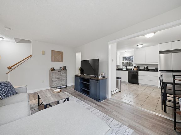 4th image of 8 Lincoln Drive #B