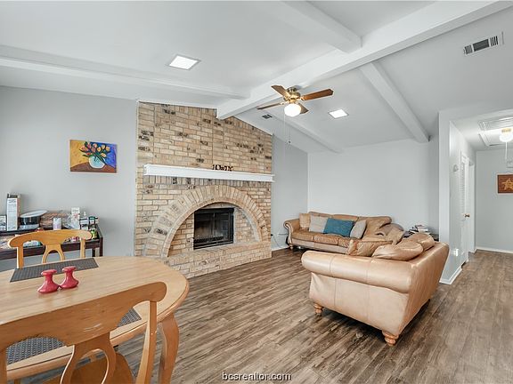 3rd image of 602 San Saba Ct