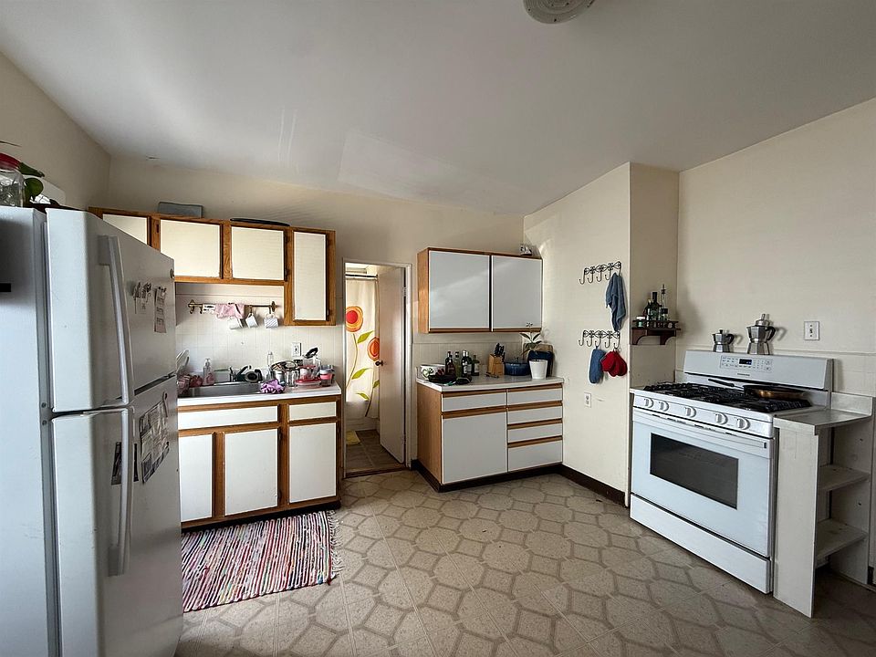 1st image of 27-29 Knapp St #1
