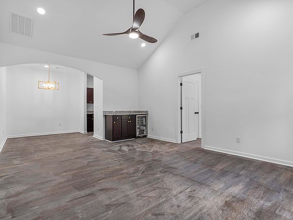 4th image of 1721 Denny Rd