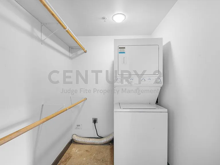 329 E Colorado Blvd #202 — Photo 12