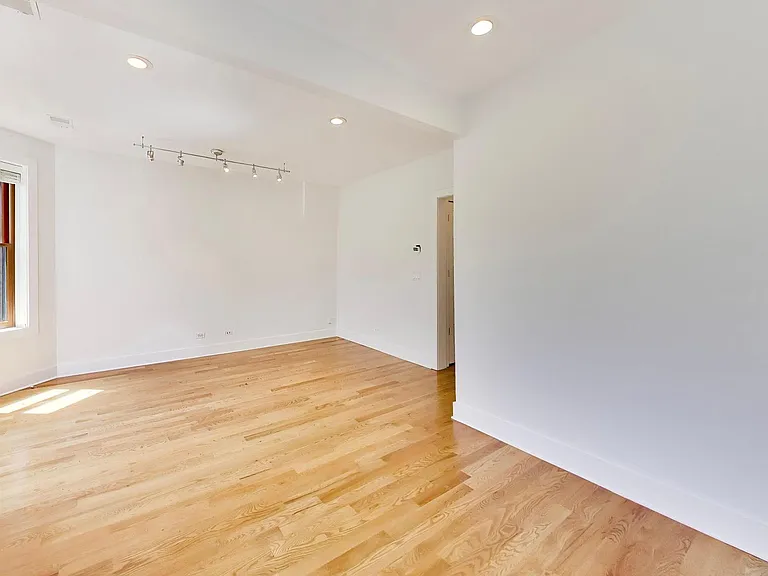 2132 N Oakley Ave #3 — Photo 16