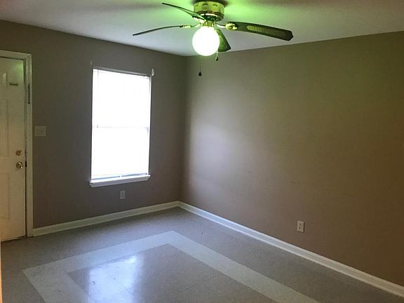 5th image of 700 Peachers Dr APT B