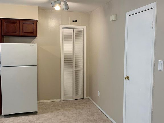 2nd image of 86 Redwood Ave #1