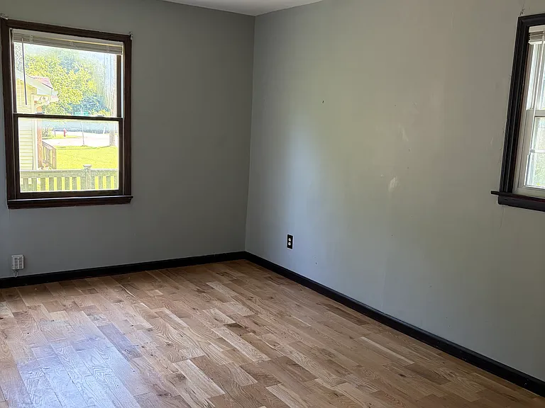 801 Village Ct — Photo 8