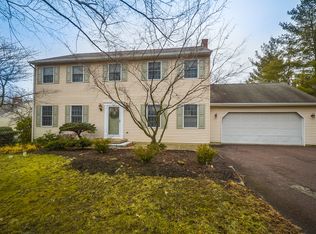 16 Blue Rock Dr, Sellersville, PA 18960