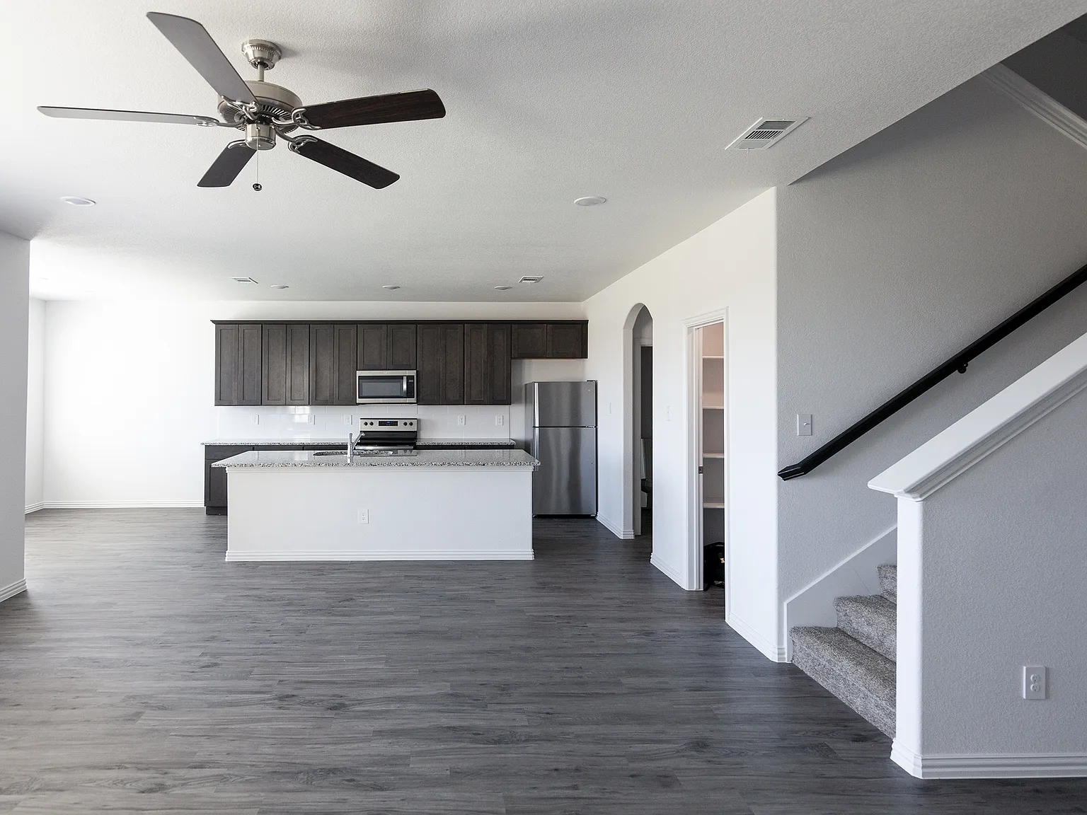 211 Jardim Ln — Photo 3