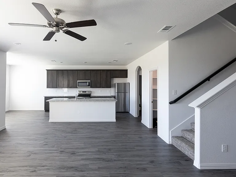 211 Jardim Ln — Photo 3