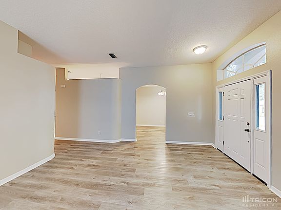 4th image of 433 Country Vineyard Dr