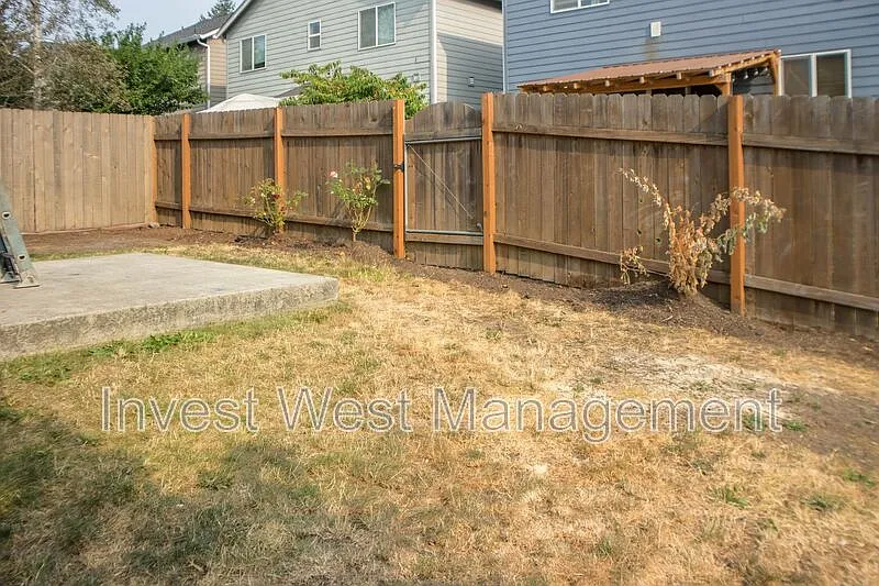 3 bed, 2.5 bath, 2033 sqft, $2,395 — Photo 4