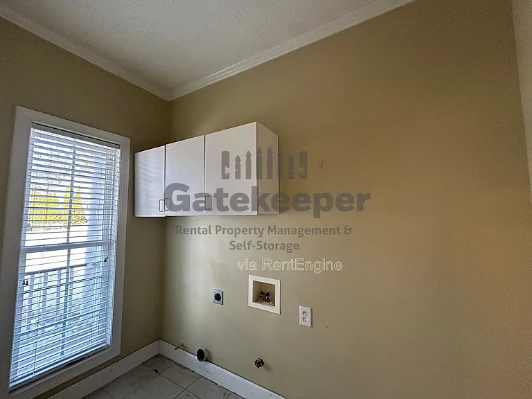 111 Hanbury Ln — Photo 16