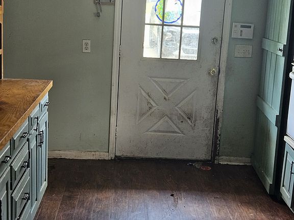 4th image of 57 Pine St
