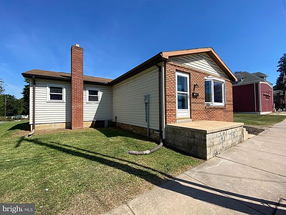 2nd image of 411 W Main St