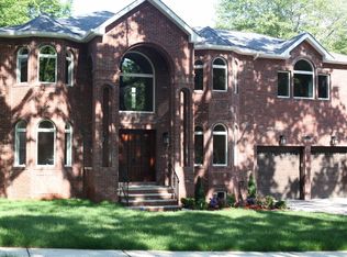 693 Bruce Dr, Paramus, NJ 07652