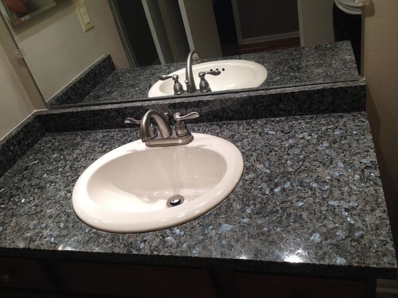 4th image of 991 Manor Ln Unit Q