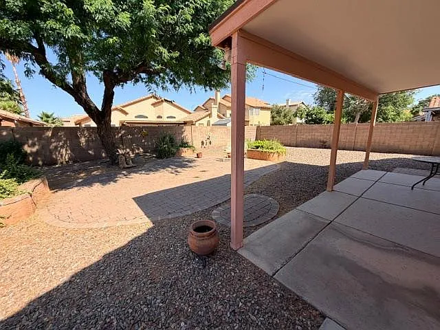 2560 S Vineyard — Photo 5