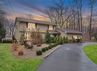 26 Winthrop Dr, Shelton, CT 06484