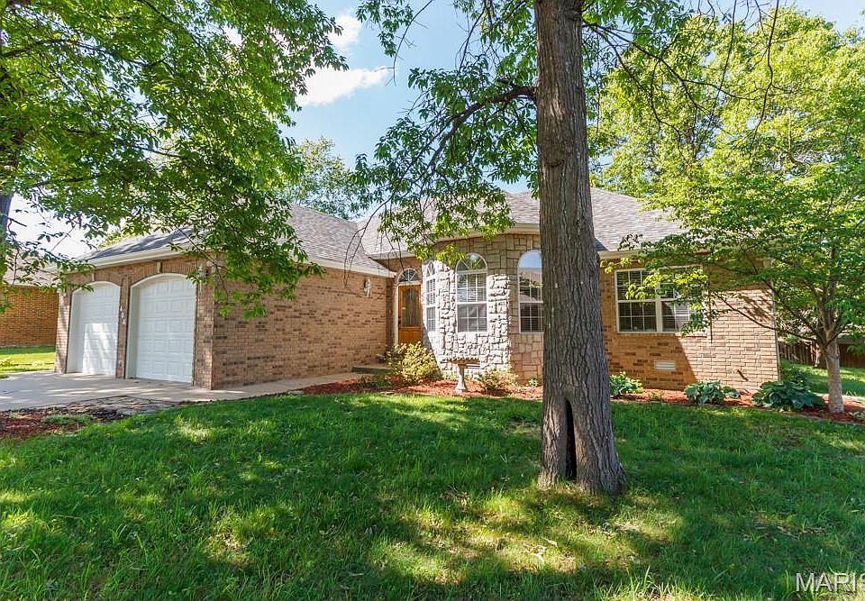 1st image of 404 Magnolia Ct