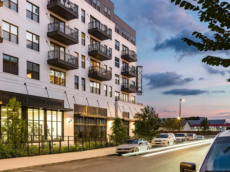 Just steps from the river and minutes from downtown, Modera Riverview connects you to the best of Nashville.