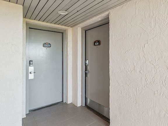 4th image of 327/328 Sandcastles Ct Unit 284
